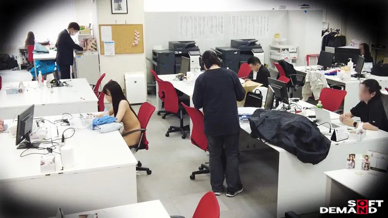 【熟女】SOD女子社員が全裸でザーメン採取5名 サンプル画像4