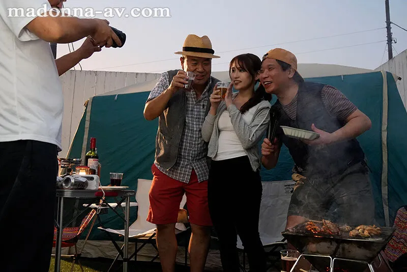 【広瀬ゆり】町内キャンプNTRテント輪姦映像 サンプル画像2