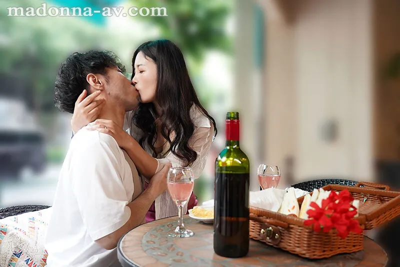 【一色桃子】年に一度の母子密会デート【MONROE】 サンプル画像1